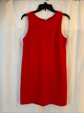 Classic Women's Red Sleeveless Shift Dress